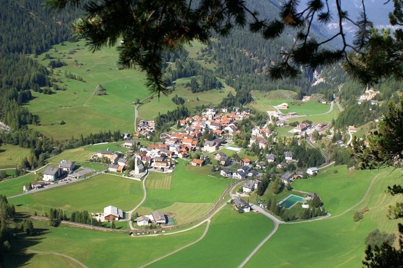 Hotel Piz Ela Bergun Давос Екстериор снимка